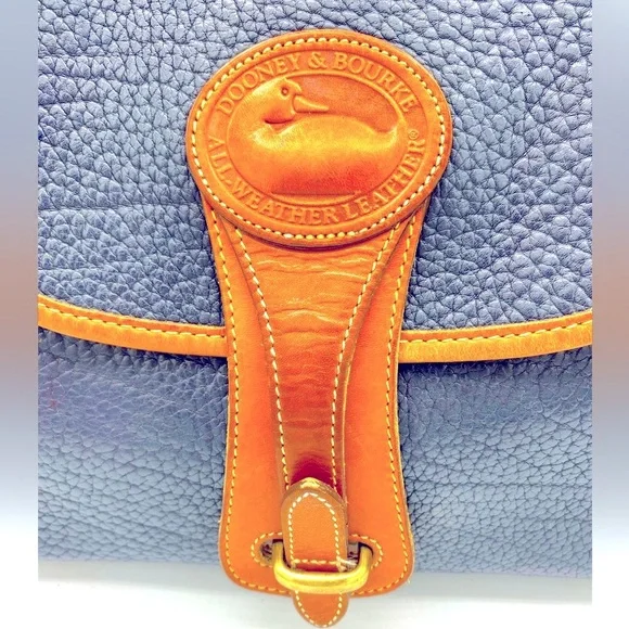 Vintage Dooney & Bourke Navy Blue And Tan Pebble  Leather Shoulder/Crossbody Bag - Picture 2 of 15